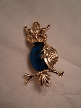 Vintage Jerry's Goldtone Jelly Belly  Owl Brooch with Deep Blue Cabochon